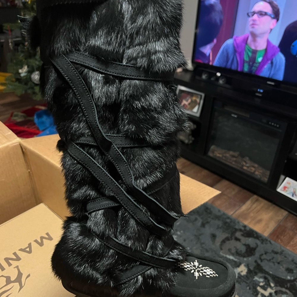 New Manitobah Tall Wrap Mukluk - Black